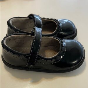 See Kai Run black patent leather Mary Jane Shoes